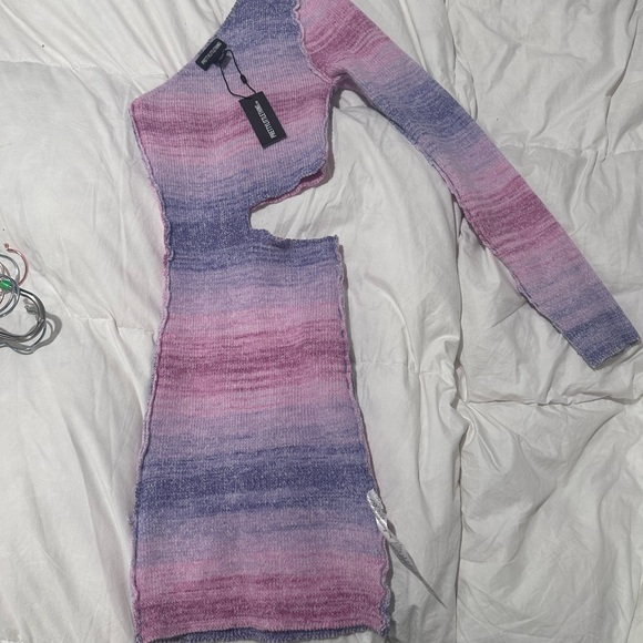 Elegant Pastel Striped Cut-Out Dress - Picture 4 of 4